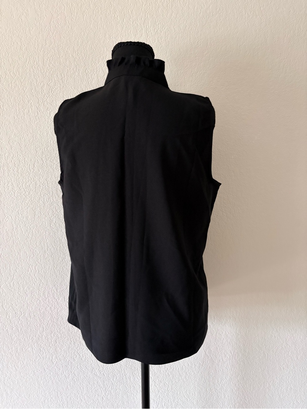J. Crew Black Sleeveless Ruffle-Trim Button Placket Top Sz6 NWT - Picture 4 of 8